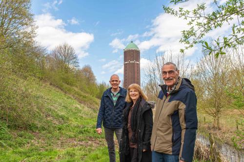 Vrijwilligers van de watertoren in Axel.